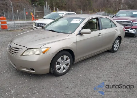 2007 Toyota Camry Le z USA, uszkodzony, nr VIN JTNBE46K473068297